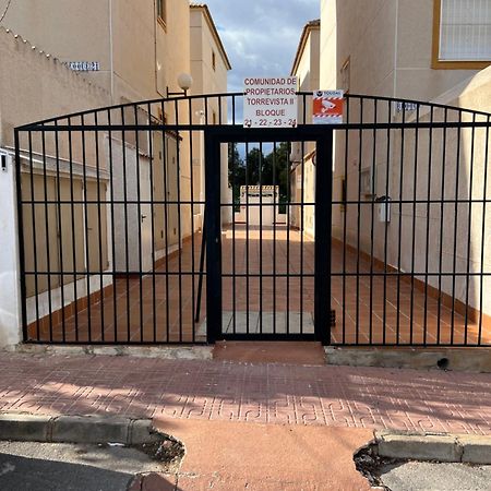 Apartamento Bajo Con Terraza Y Piscina Torrevieja Exterior foto